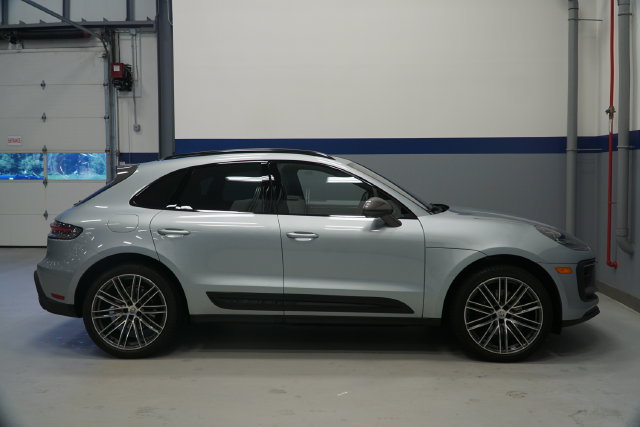 Certified 2026 Porsche Macan AWD/4WD image 11