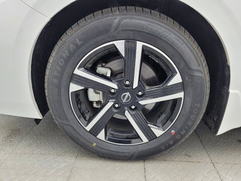 Used 2025 Nissan Sentra SV image 31