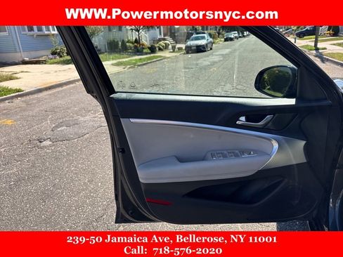 Used 2023 Genesis G70 2.0T image 26