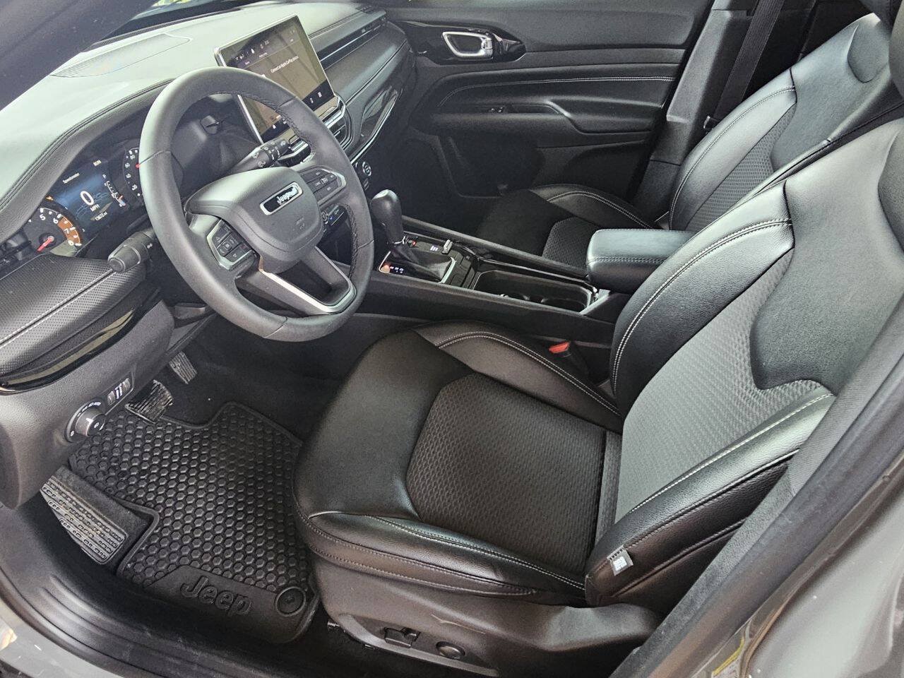 Used 2024 Jeep Compass Latitude w/ Convenience Group AWD/4WD image 13