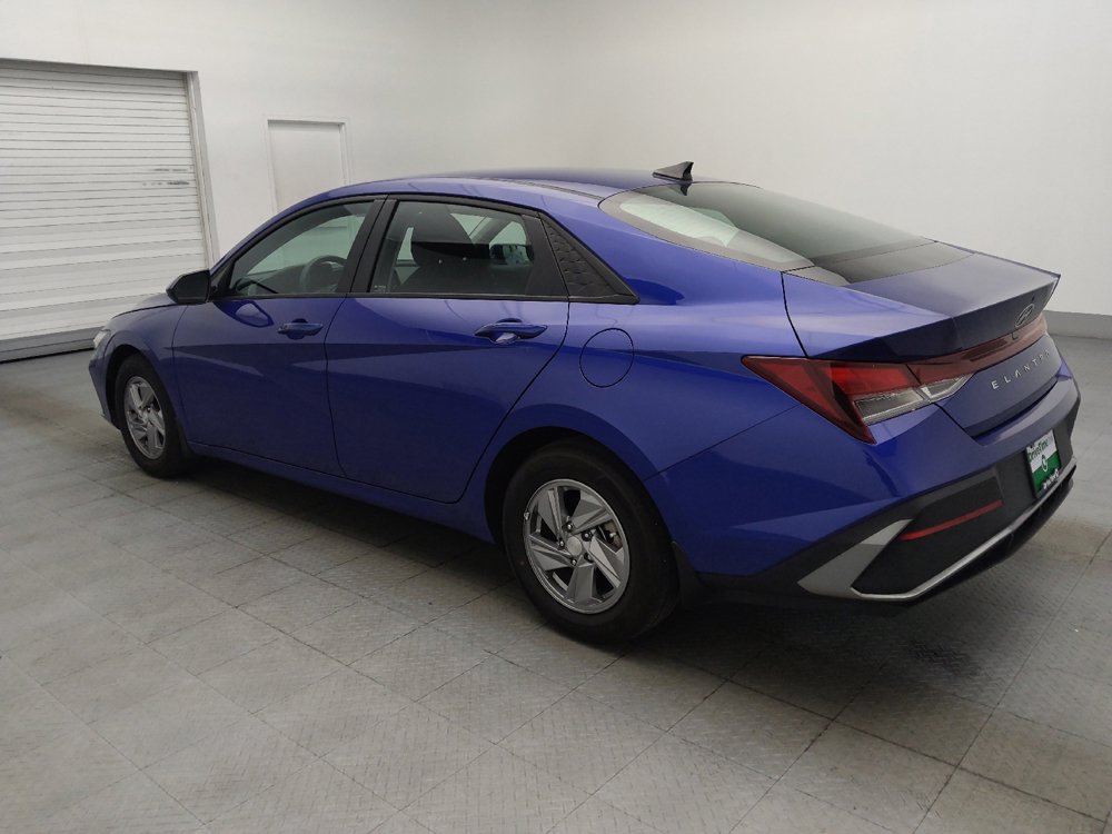 Used 2025 Hyundai Elantra SE FWD image 3