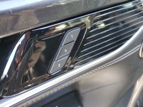 Used 2023 Jeep Wagoneer Base w/ Convenience Group I image 4