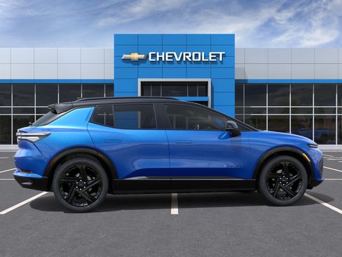 New 2026 Chevrolet Equinox EV RS w/ Convenience Package II FWD image 32