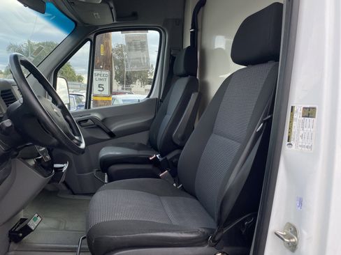 Used 2013 Freightliner Sprinter 2500 RWD image 31