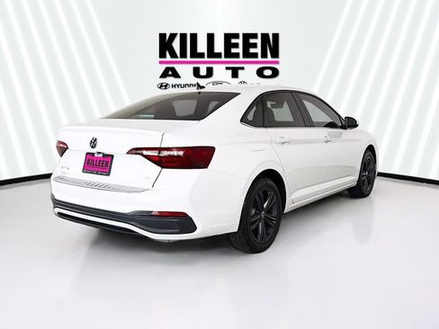 Used 2024 Volkswagen Jetta SE FWD image 7