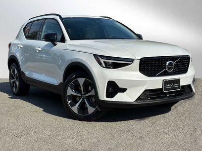 New 2026 Volvo XC40 B5 Plus w/ Protection Package Premier