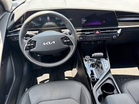 Used 2025 Kia Niro EX FWD image 22