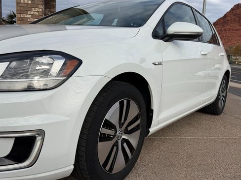 Used 2017 Volkswagen e-Golf SE w/ DC Fast Charging Package image 22