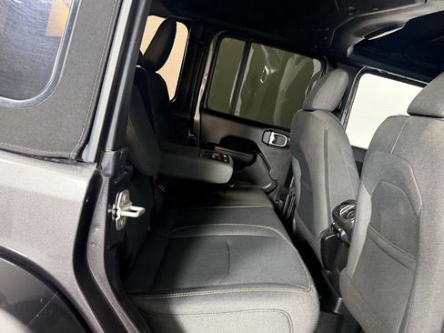Used 2024 Jeep Wrangler Unlimited AWD/4WD image 27