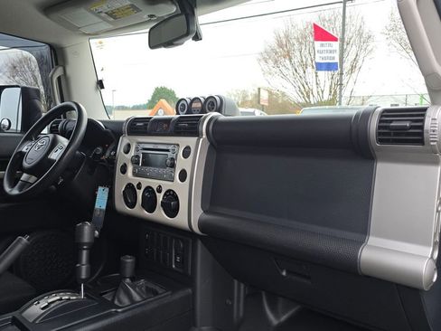 Used 2014 Toyota FJ Cruiser 4WD w/ Convenience Package image 12