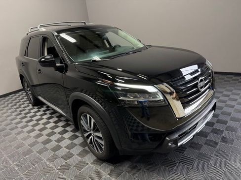 Used 2022 Nissan Pathfinder Platinum w/ Lighting Package (N92) AWD/4WD image 2