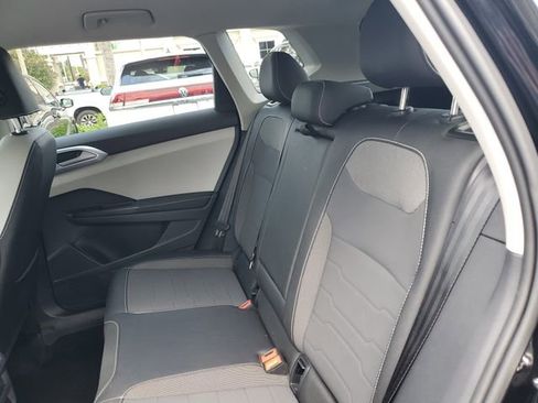 Used 2025 Volkswagen Taos SE FWD image 25