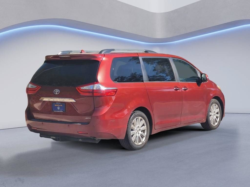 Used 2017 Toyota Sienna Limited Premium FWD image 5