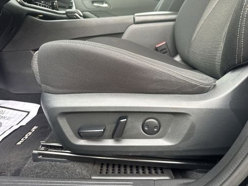 Used 2022 Nissan Rogue SV image 14