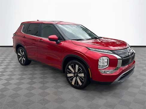 New 2026 Mitsubishi Outlander SE image 3