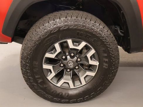 Used 2023 Toyota Tacoma TRD Off-Road w/ Technology Package AWD/4WD image 9