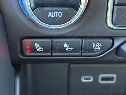 Used 2023 GMC Yukon XL SLT image 31