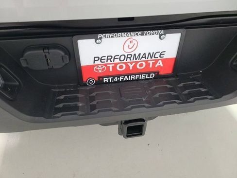 Certified 2022 Toyota Tacoma TRD Off-Road w/ Technology Package AWD/4WD image 37