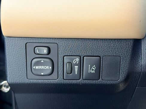 Used 2017 Toyota RAV4 XLE w/ Carpet Mat Package AWD/4WD image 35