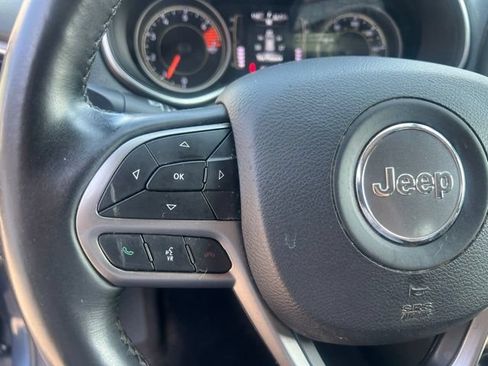 Used 2019 Jeep Cherokee Latitude w/ Cold Weather Group AWD/4WD image 22