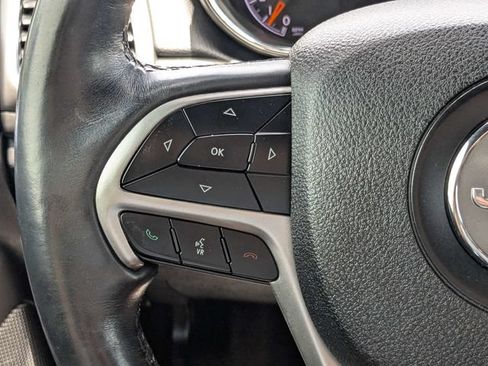 Used 2018 Jeep Grand Cherokee Laredo AWD/4WD image 23
