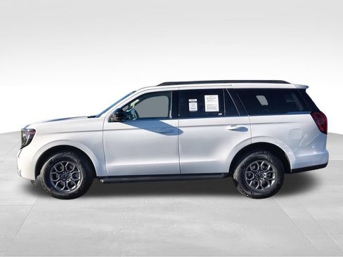 Used 2025 Ford Expedition Active AWD/4WD image 5