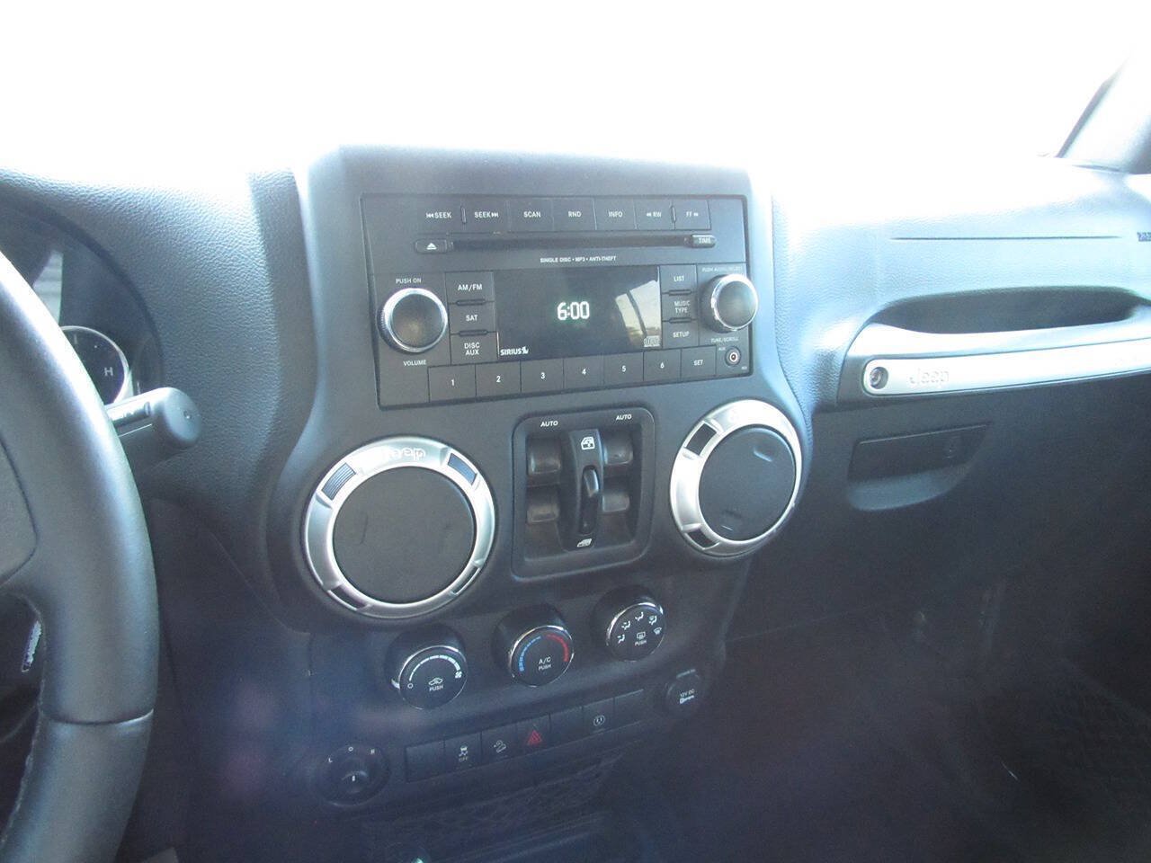 Used 2018 Jeep Wrangler Unlimited Sahara AWD/4WD image 24