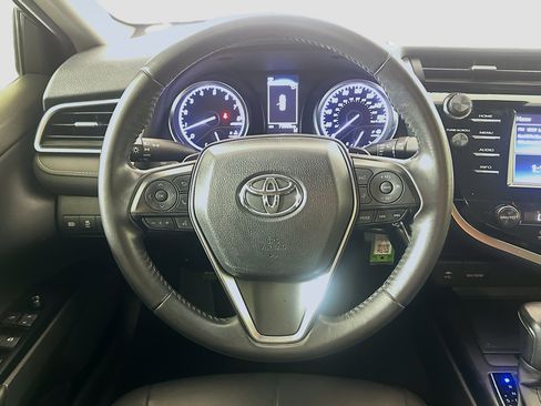 Used 2018 Toyota Camry SE FWD image 17