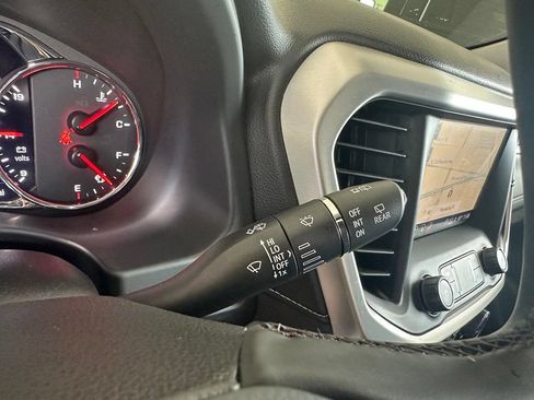 Used 2023 GMC Acadia SLT w/ Technology Package FWD image 24