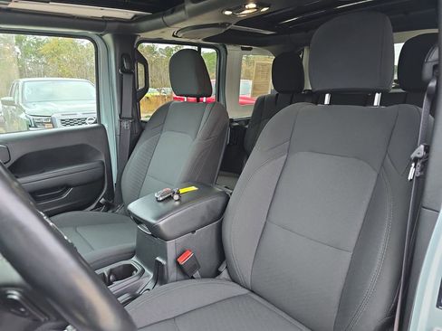 Used 2023 Jeep Wrangler Unlimited w/ Sun & Screen Package image 21