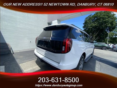 Used 2025 Ford Expedition Active AWD/4WD image 8