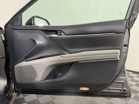 Used 2019 Toyota Camry LE FWD image 40