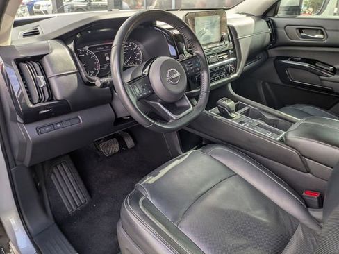 Used 2022 Nissan Pathfinder SV FWD image 12