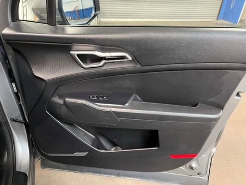 Used 2024 Kia Sportage LX image 11