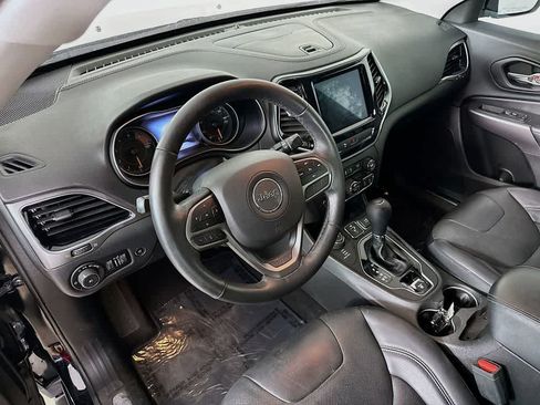 Used 2019 Jeep Cherokee Limited AWD/4WD image 2