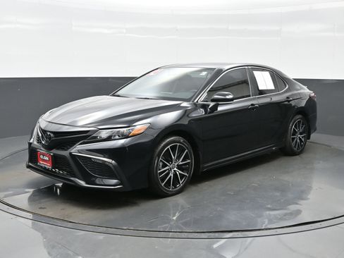 Used 2024 Toyota Camry SE FWD image 2