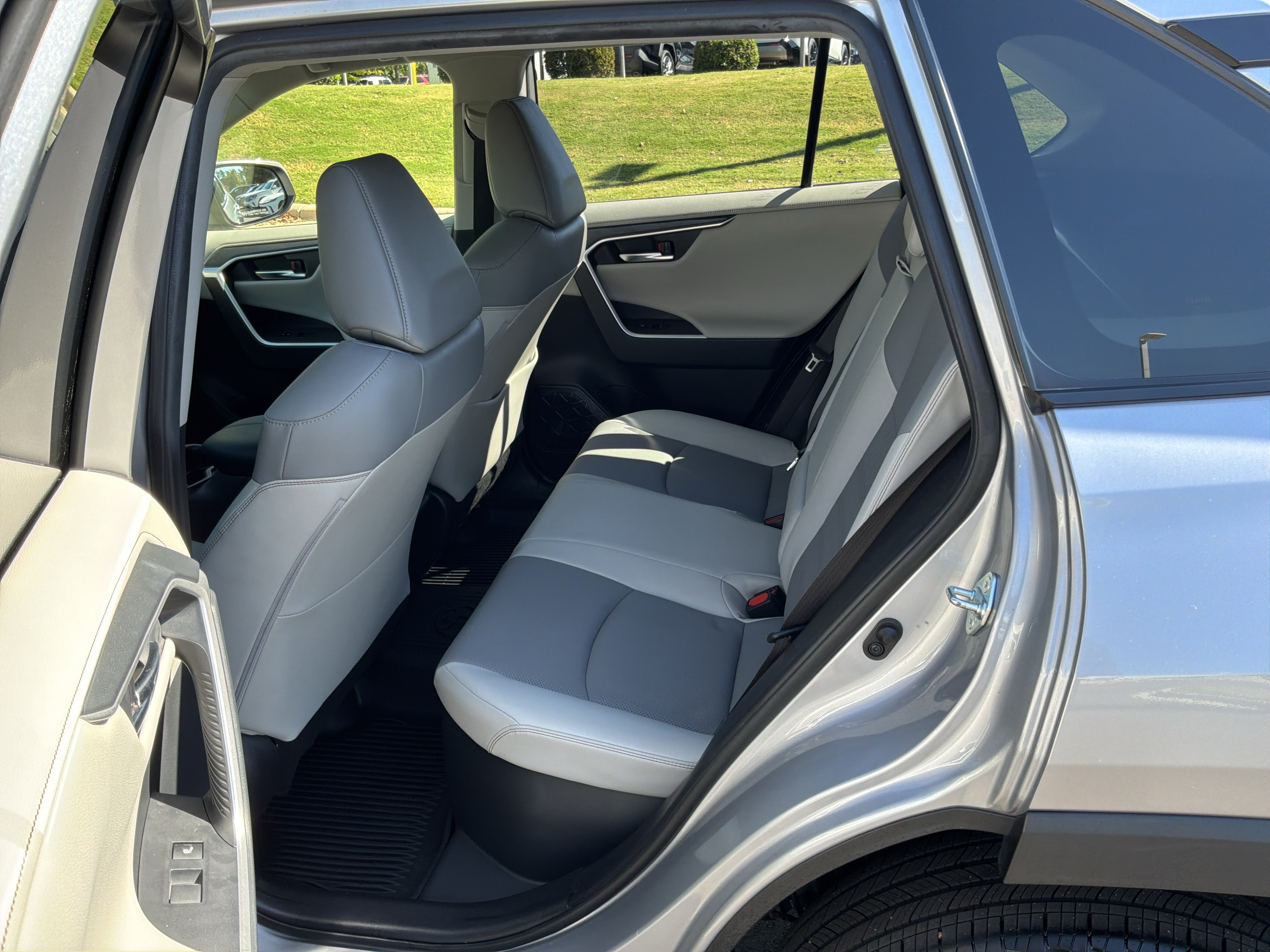 Used 2019 Toyota RAV4 Limited AWD/4WD image 31