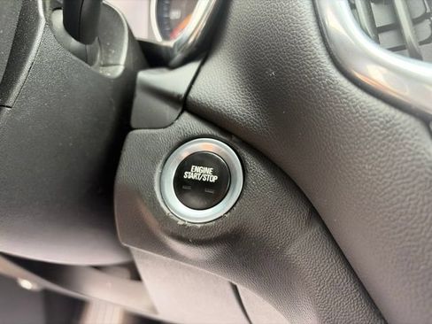 Used 2021 Chevrolet Equinox LT FWD image 19
