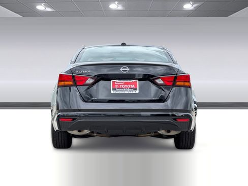 Used 2025 Nissan Altima 2.5 SV FWD image 9