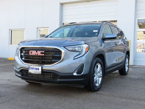 Used 2020 GMC Terrain SLE w/ Driver Convenience Package image 3
