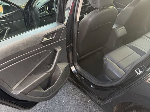 Used 2024 Volkswagen Jetta SE FWD image 21