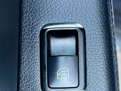 Used 2014 Mercedes-Benz E 350 4MATIC Sedan image 31