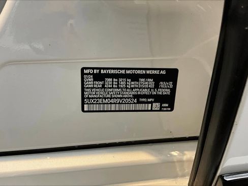 Used 2024 BMW X7 xDrive40i w/ M Sport Package image 32