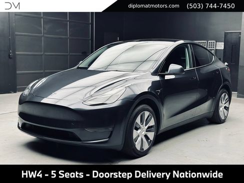 Used 2024 Tesla Model Y Long Range AWD/4WD image 1