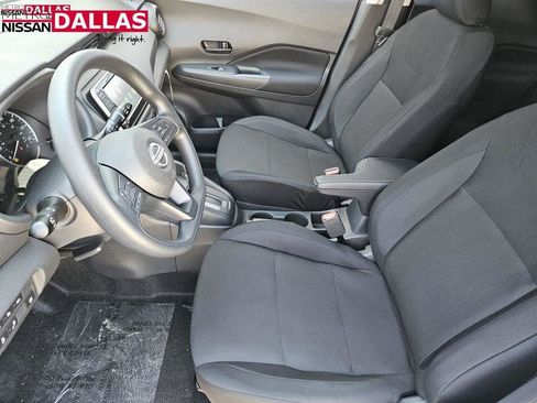 New 2025 Nissan Kicks Play S image 11