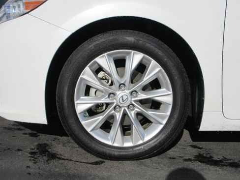 Used 2013 Lexus ES 300h w/ Luxury Pkg FWD image 18