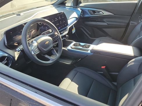 New 2026 Chevrolet Equinox EV LT image 3