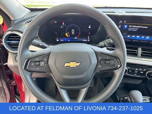 Used 2024 Chevrolet Trax LT FWD image 11