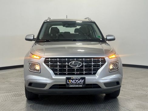 Used 2023 Hyundai Venue SEL image 2