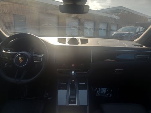 Used 2023 Porsche Macan S image 19